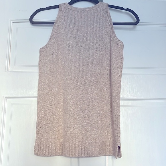 Pink cream shimmery top in XS - Picture 2 of 3